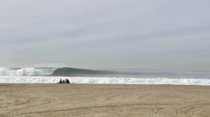 Big perfect wave breaking left in hermosa beach winter 2023
